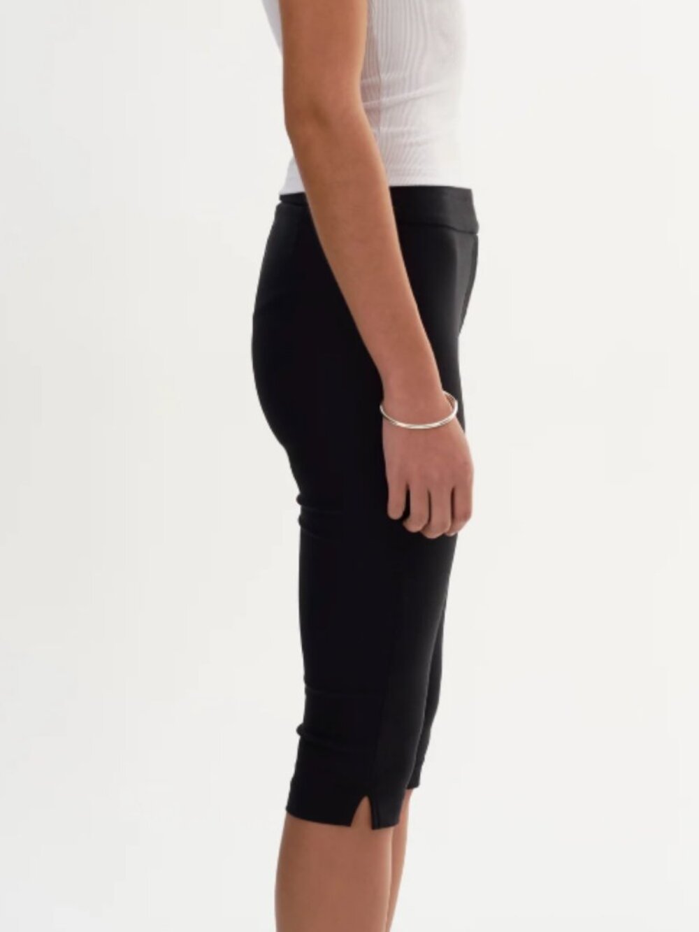 LAMARQUE Celine Stretch Twill Pedal Pusher Capri Pants in Black